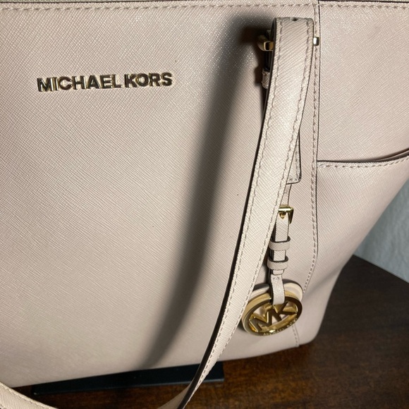 Michael Kors NWOT Tote shoulder Bag - Picture 8 of 9